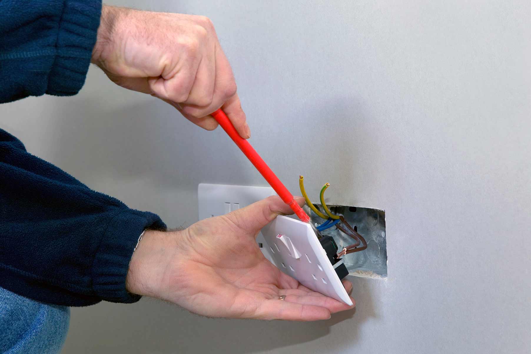 Our electricians can install plug sockets for domestic and commercial proeprties in Colindale and the local area. 